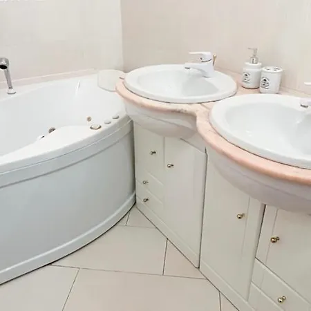 150m2 Center Three Bedrooms, Welnes Апартаменты Прага