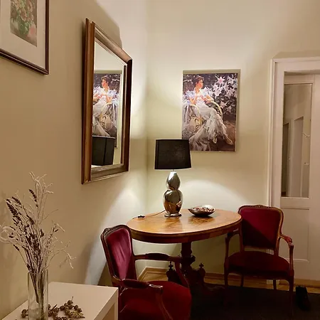 150m2 Center Three Bedrooms, Welnes براغ